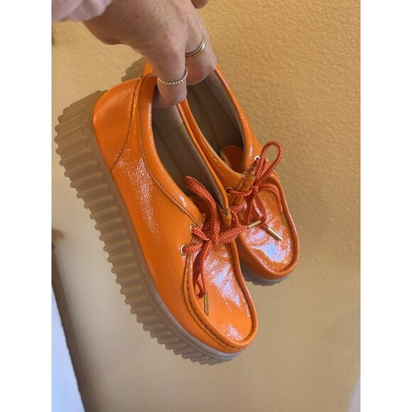 Clarks Torhill Bee shoes in orange patent leather Size 8.5 Wallabee - Picture 3 of 11